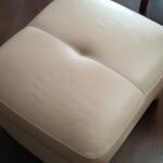 革のオットマン