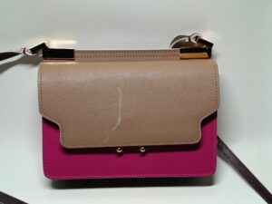 【革バッグ部分修理】正面に付いた大きな傷を目立たないように補修