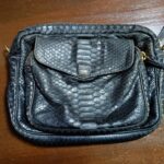 修理前のパイソンレザーバッグ