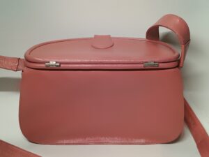 カラーチェンジ、補修後のグッチのバッグ背面