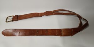 修理前の革のベルト