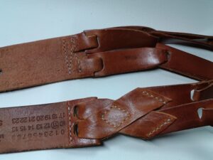 修理後の革ベルトのつなぎ目部分