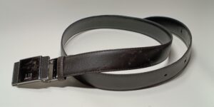 修理前のダンヒルのベルト