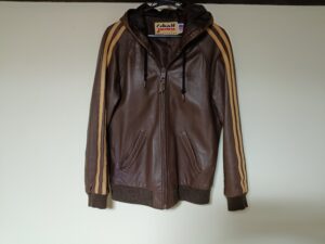 部分修理後のショットのレザージャケット