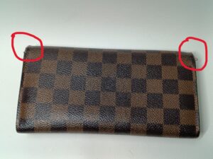 修理前のルイ・ヴィトンダミエ長財布の糸ほつれ