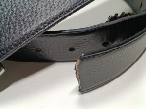 修理前のグッチのベルトの切れたところ
