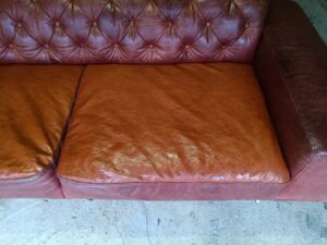 革の張替え修理後のソファ座面