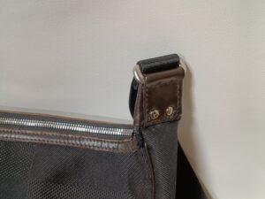 修理後のルイ・ヴィトンショルダーバッグの根革部分