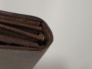 修理後のルイ・ヴィトンダミエ長財布の折り曲げ部分