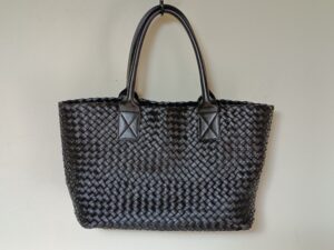 カラーチェンジ後のボッテガ・ヴェネタのトートバッグ