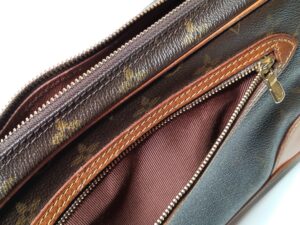 交換修理後のルイ・ヴィトンセカンドバッグポケットの内装