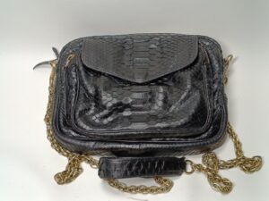 修理後のパイソンレザーバッグ