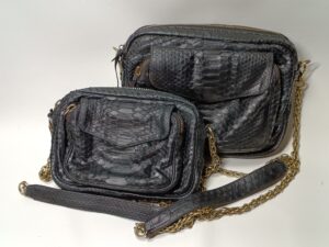 修理後のパイソンレザーバッグ2点