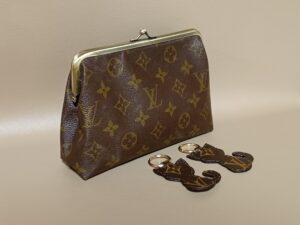 ポーチにリメイク後のルイ・ヴィトンのバッグ