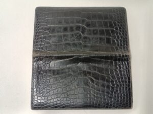 修理前の使用感のあるエルメスの長財布