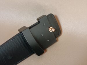 交換修理後のルイ・ヴィトンベルトバックル裏側