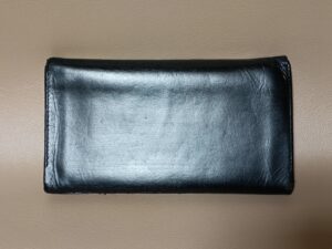 修理後の折り畳み長財布反対側の面