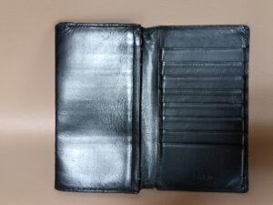 修理後の折り畳み長財布内側