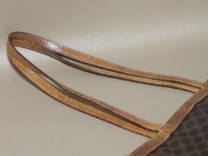 修理前のセリーヌのトートバッグ持ち手