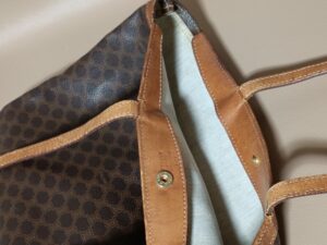修理前のセリーヌのトートバッグ開口部の内側