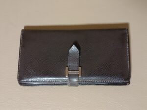 修理前のエルメスベアンの財布