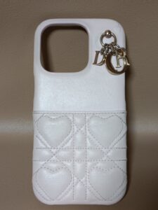 【ディオールスマホケース修理】気になる黒ずみや傷を綺麗に補修