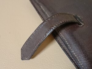 修理後のエルメスベアン長財布のベルト部分