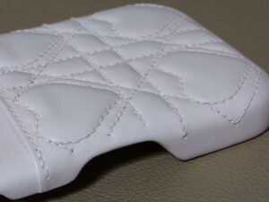 黒ずみ補修後のディオールスマホケースの下部