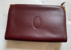 【カルティエ バッグ修理】譲り受けたクラッチバッグをショルダーバッグにカスタマイズ