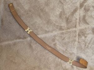 修理前のミッシェルアドルフのベルト裏側