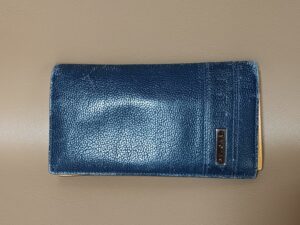 修理前のブルガリの長財布