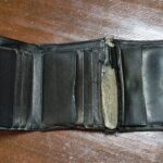 修理前のプラダ3つ折り財布の内側