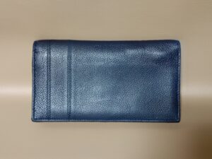 修理後のブルガリ長財布背面