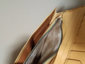 内装交換後のブルガリ長財布の小銭入れ