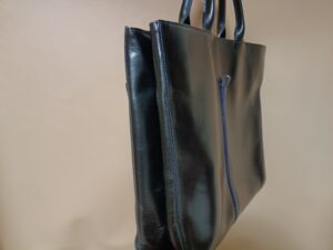 リメイク前のトートバッグのサイド面