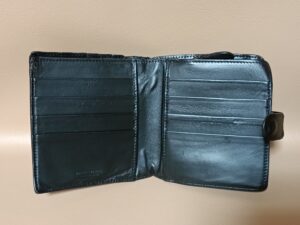 修理後のボッテガ・ヴェネタ2つ折り財布内側