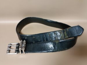 修理前のクロムハーツのベルト
