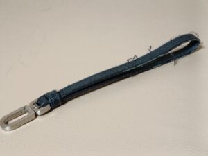 【プラダ ストラップ修理】糸ほつれやスレ傷で傷んだ革を交換してスッキリ！
