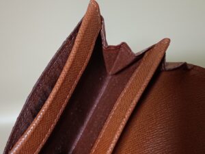 修理後のルイ・ヴィトンモノグラムコインケースの内装