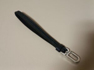 修理後のプラダのストラップ