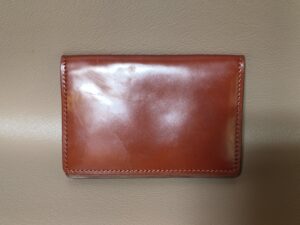 修理前のコードバン名刺入れ