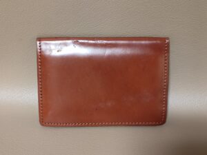 修理前のコードバン名刺入れ反対の面