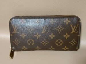 修理前のルイ・ヴィトンモノグラムの財布