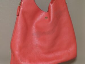 修理前のエトロのバッグのシミ
