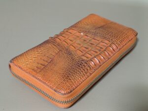 黒ずんだクロコダイルレザーの長財布