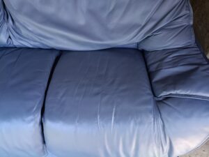 破れ修理後の3人掛けソファ座面