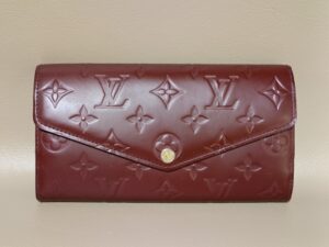 マットに仕上げた修理後のルイ・ヴィトン長財布