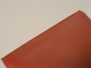 傷修理後のコードバン名刺入れ