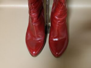 修理後のロングブーツのつま先