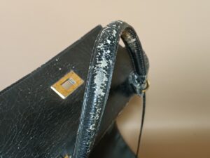 修理前のエルメスケリーバッグ持ち手の劣化